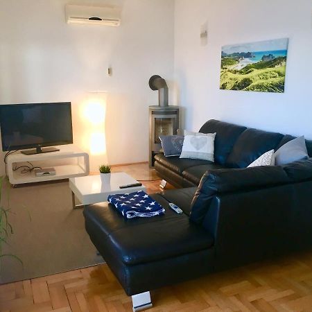 Schoenes Ferienhaus Direkt Am Meer Stomorska Luaran gambar