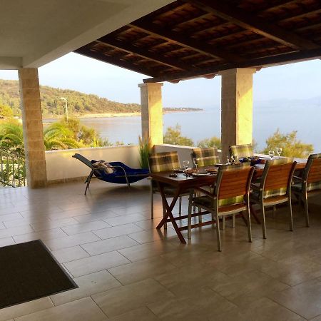 Schoenes Ferienhaus Direkt Am Meer Stomorska Luaran gambar