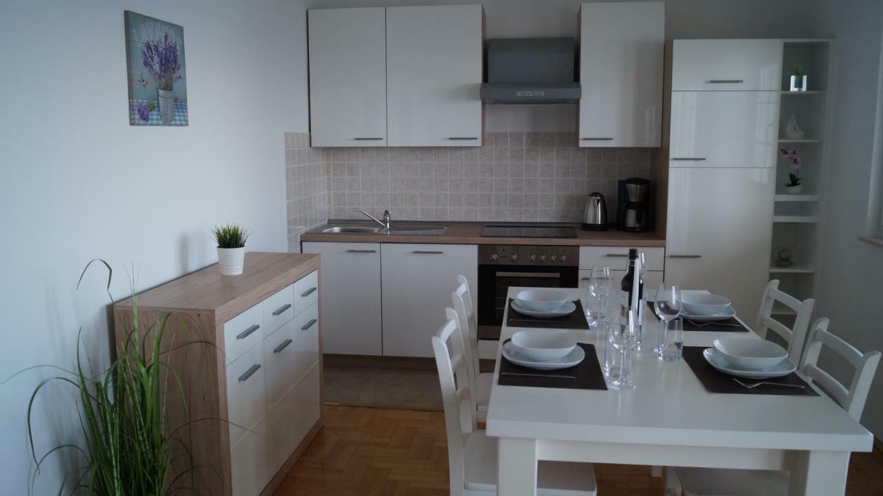 Schoenes Ferienhaus Direkt Am Meer Stomorska Luaran gambar