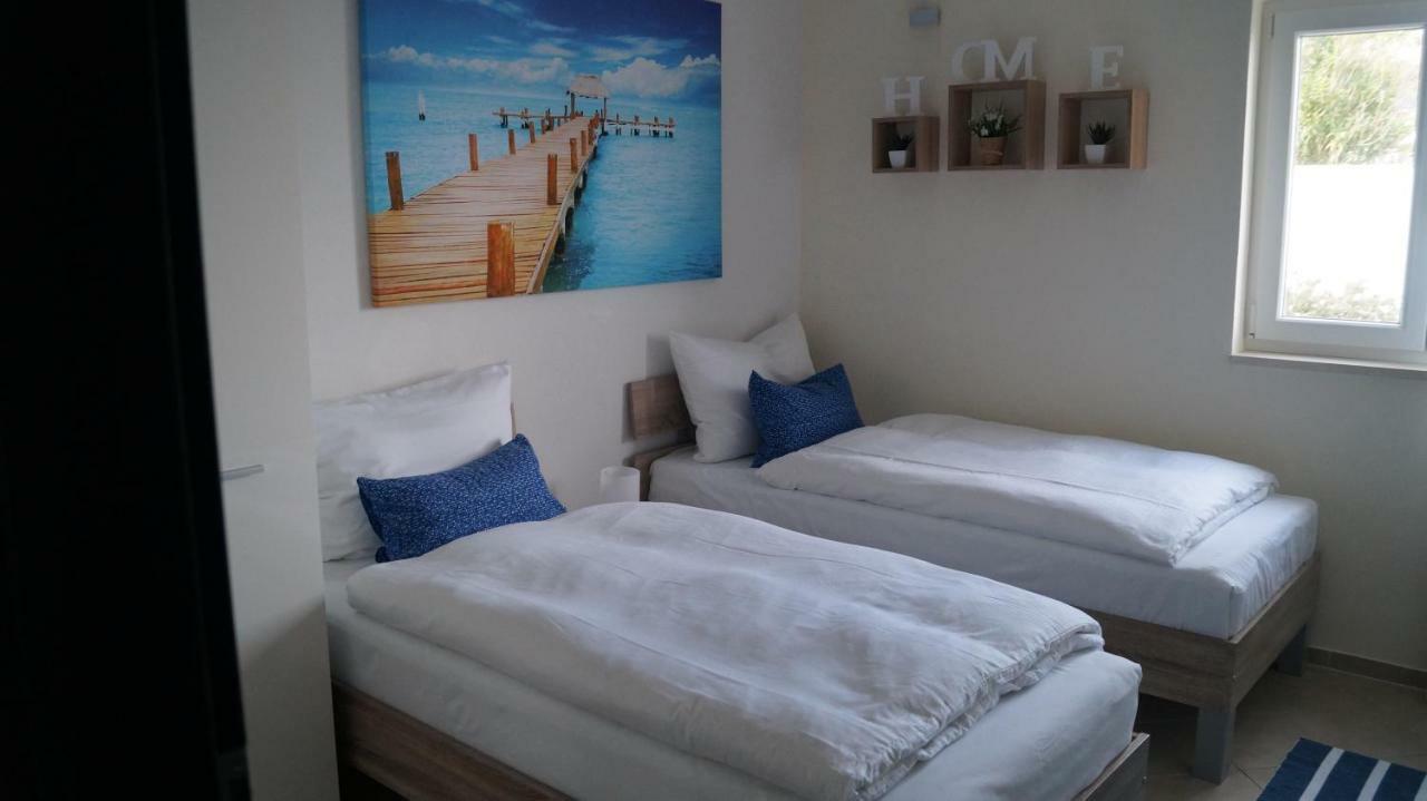 Schoenes Ferienhaus Direkt Am Meer Stomorska Luaran gambar