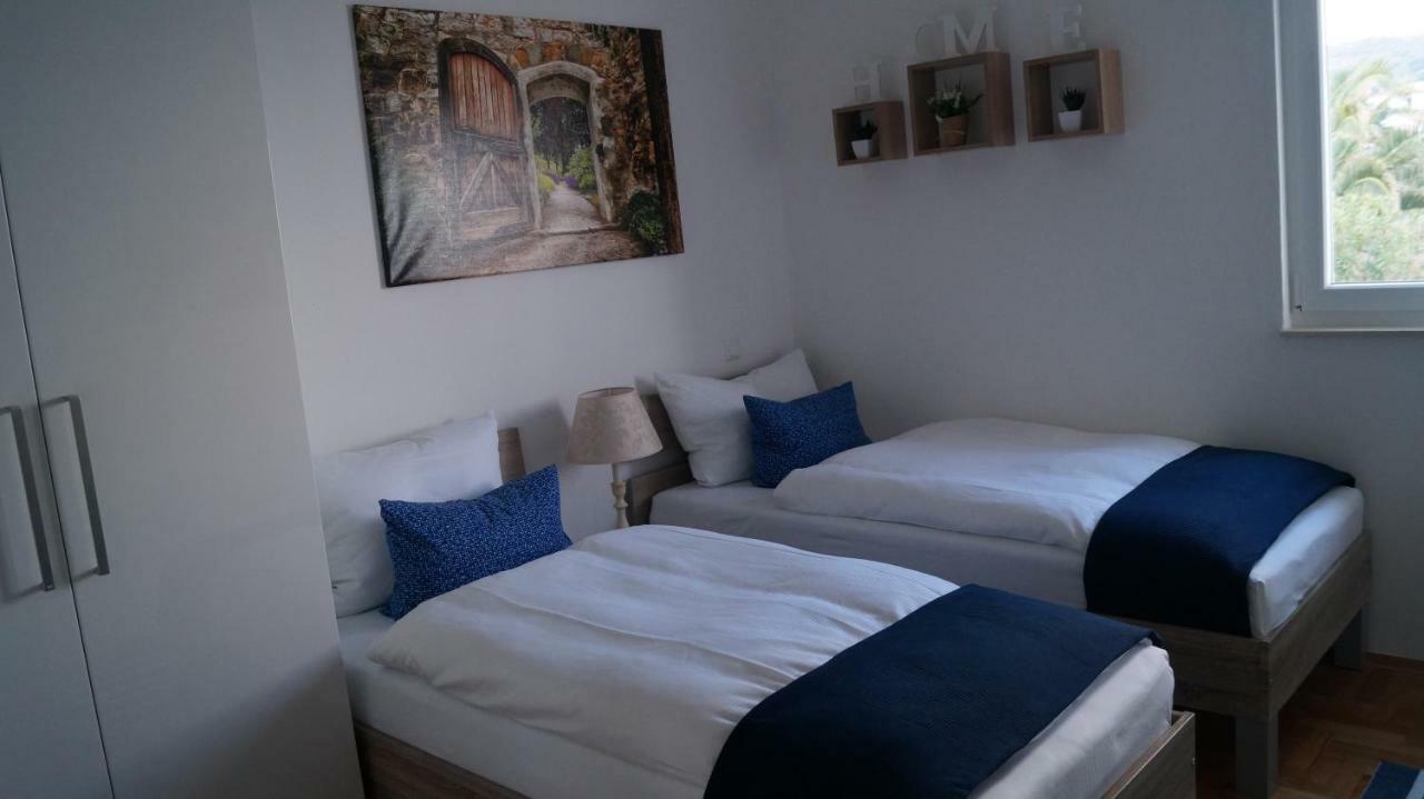 Schoenes Ferienhaus Direkt Am Meer Stomorska Luaran gambar