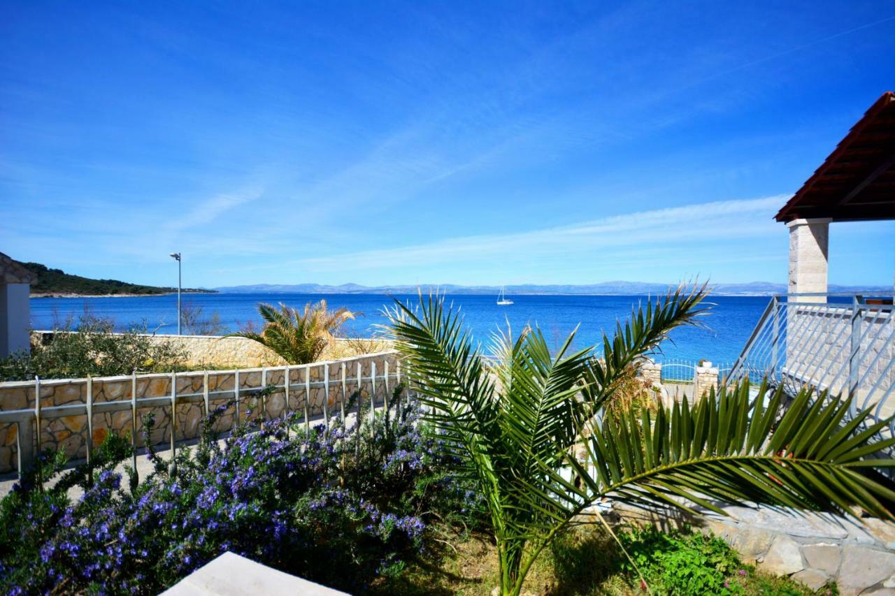 Schoenes Ferienhaus Direkt Am Meer Stomorska Luaran gambar