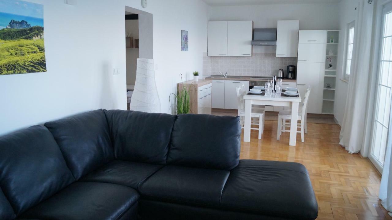Schoenes Ferienhaus Direkt Am Meer Stomorska Luaran gambar