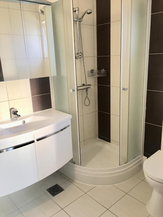 Schoenes Ferienhaus Direkt Am Meer Stomorska Luaran gambar